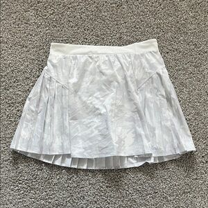 SPANX White Camo Get Moving Pleated Skort 14" Size Medium